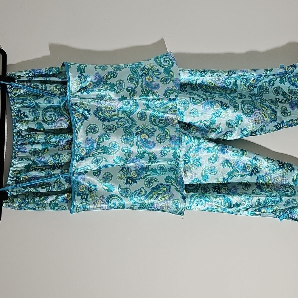 Kathryn PJS. Blue satin Paisley Pajama Set. Size Large. Elegant - Picture 4 of 8